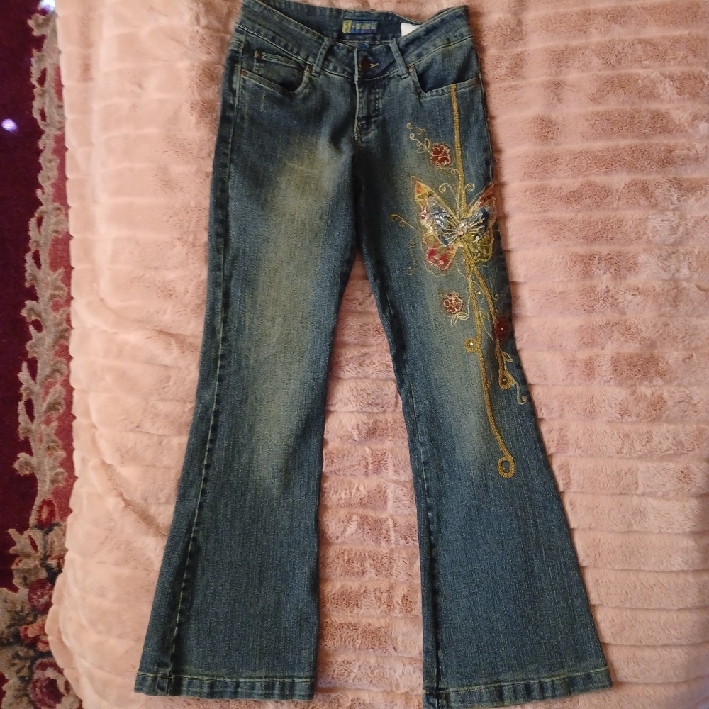 JouJou Drk.Blue DENIM Embroidered  JEANS,  Hip Hugger FLARE size 7 never worn